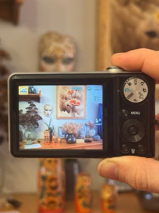 Cámara Samsung PL100 12.2MP con Pantalla Selfie