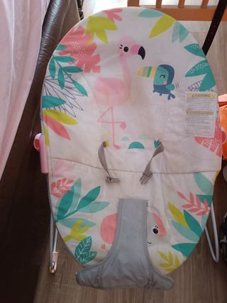 Mecedora para bebé con diseño de flamencos