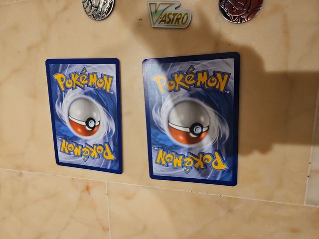 2 Cartas Pokémon Grandes Glaceon VSTAR y Leafeon V