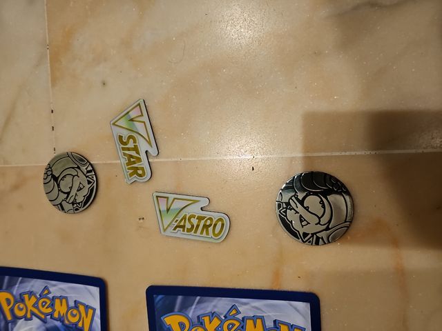 2 Cartas Pokémon Grandes Glaceon VSTAR y Leafeon V