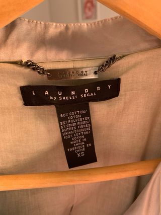 Gabardina gris con cinturón