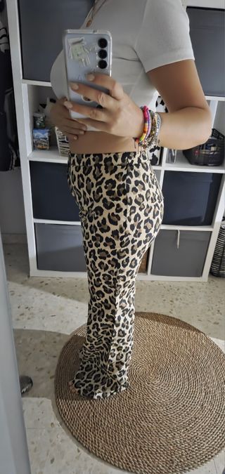 Pantalón Zara estampado animal print talla M