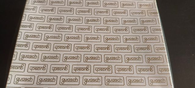 Sciarpe GUASCH ricamate con iniziale M