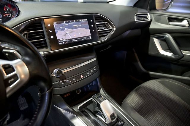 Peugeot 308   SW Allure 1.5 BlueHDi 96KW 130CV EAT8 