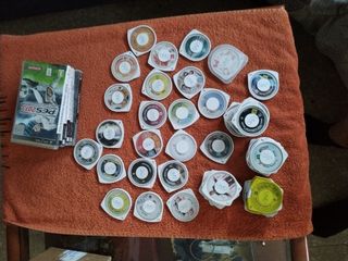 Lote 63  Juegos PSP UMD

Y 5 cajas vacías 