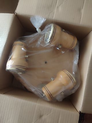 Lámpara de madera con focos dirigibles