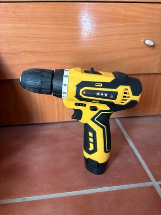 Atornillador y Mini MotoSierra a batería