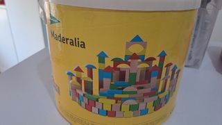 Bloques de madera de colores para niños