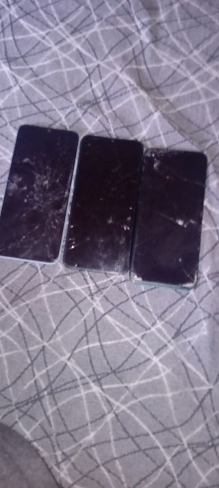 Tres moviles rotos de marca dos de redimi I motoro