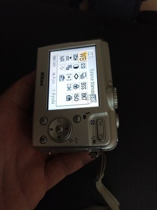 Cámara Nikon Coolpix P2 WiFi Plata
