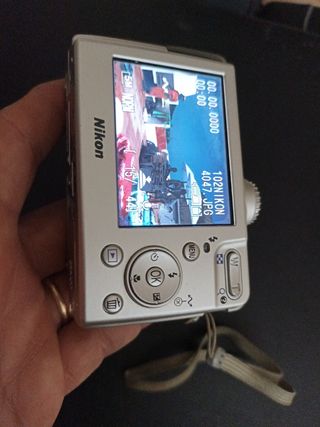 Cámara Nikon Coolpix P2 WiFi Plata