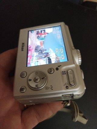 Cámara Nikon Coolpix P2 WiFi Plata