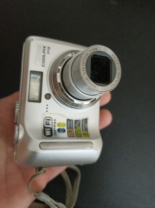 Cámara Nikon Coolpix P2 WiFi Plata