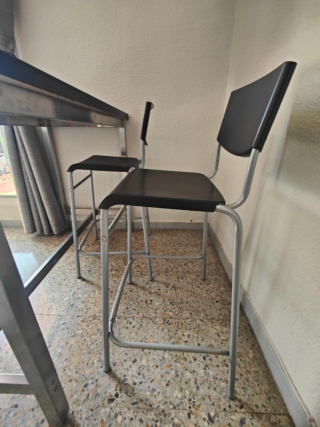 Mesa Alta Ikea UTBY + 2 Taburetes