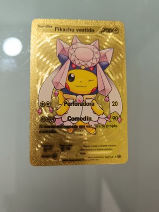 Carta Pokémon Pikachu Vestido Dorada