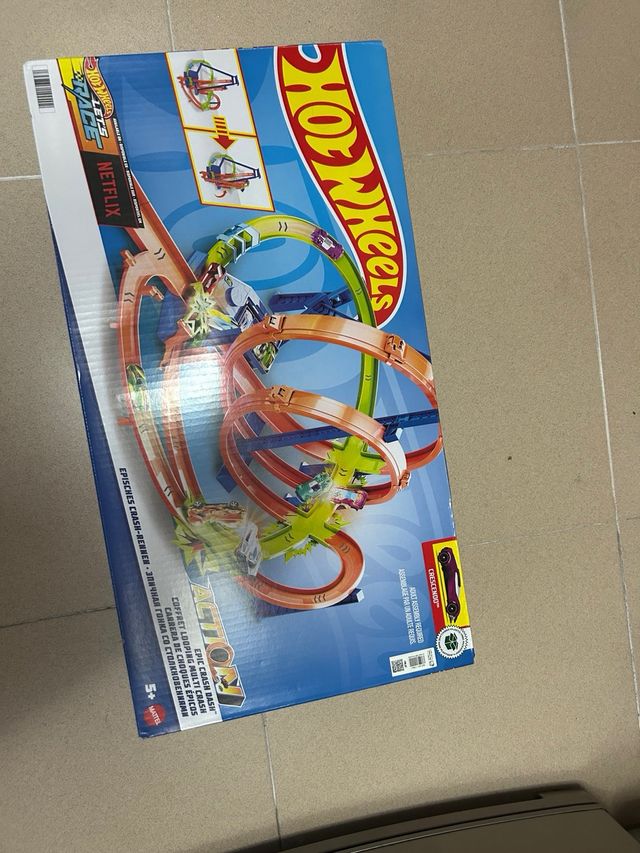 Pista Hot Wheels con 2 loopings