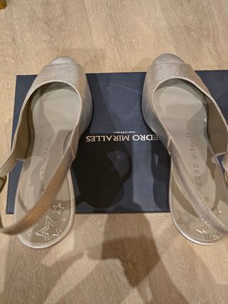 Zapatos de tacón Pedro Miralles plateados