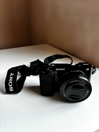 Cámara Sony Alpha a6000 Negra