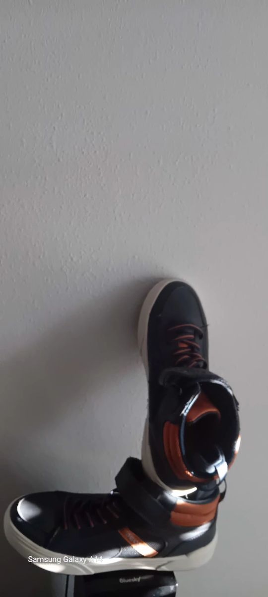 Zapatos Geox Negro y Naranja