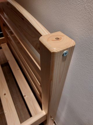 Cama de pino robusta