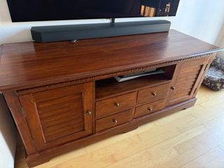 Mueble TV madera maciza teka estilo colonial.