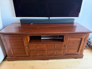 Mueble TV madera maciza teka estilo colonial.