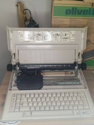 Máquina de escribir Olivetti PT 505