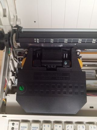 Máquina de escribir Olivetti PT 505