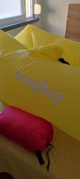 Sofá Inflável Portátil SnugBoy ideal para praia