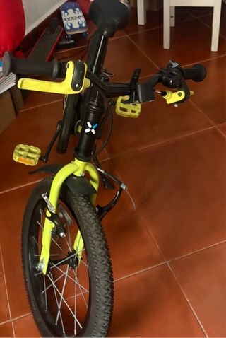 Bicicleta infantil amarilla