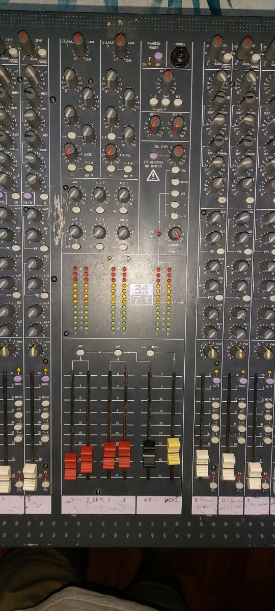 Mesa de mezclas Soundcraft LX7 24 inputs 7 buses