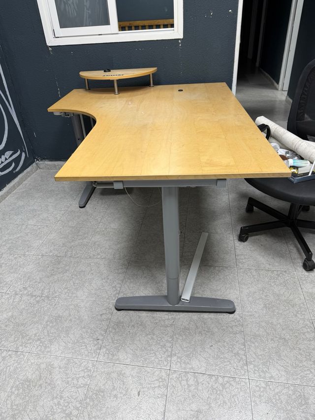 Mesa de oficina madera y metal