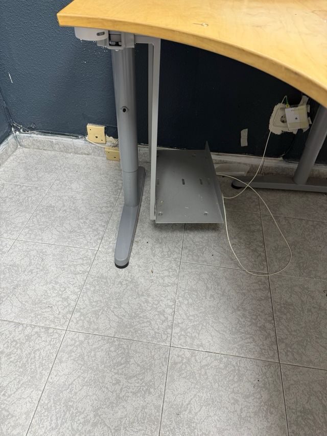 Mesa de oficina madera y metal