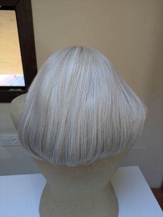 Peluca con flequillo 