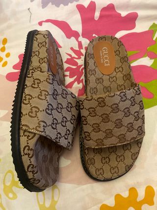 Chanclas Gucci Marrón GG Monogram
