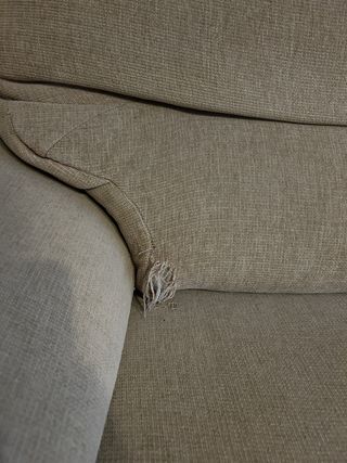 2 sofás de tela color beige