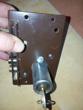 Cerradura de seguridad marrón