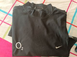 Camiseta Nike cuello alto manga corta deportiva