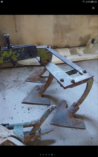 Arado bisurco tractor