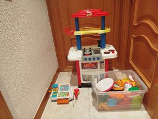 Cocinita de juguete con accesorios