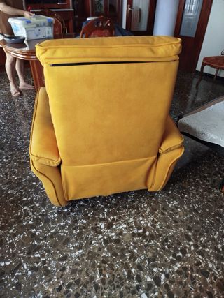 2 Sillones individuales con reposapiés