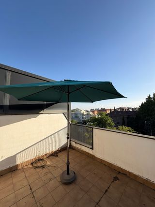 Sombrilla de terraza verde y marrón SIN BASE