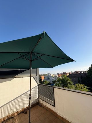 Sombrilla de terraza verde y marrón SIN BASE