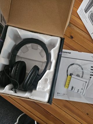 Auriculares Shure SRH240A
