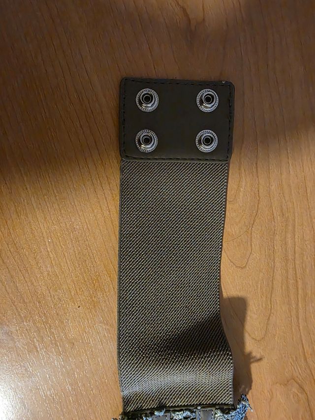 Cinturón elástico con lazo y pedrería