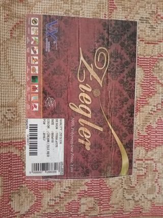 Pareja de alfombras pequeñas con diseño floral