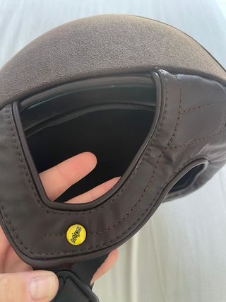 Casco de equitación marrón