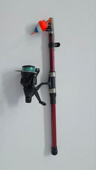 Caña de pescar con carrete y flotador