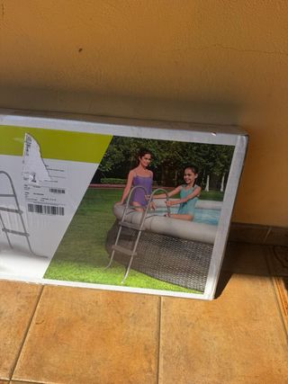 Escalera Bestway para Piscina