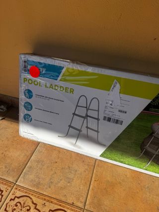 Escalera Bestway para Piscina